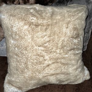 Ugg Australia Dream Fawn faux fur throw Pillow 24”x24”